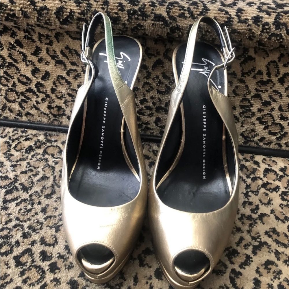 GIUSEPPE ZANOTTI SLINGBACK HEELS. EUC GOLD PLATFORM STILETTOS  SZ 6.5